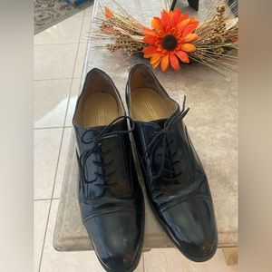 9 1/2 men’s lace up shoes, balance man made materials